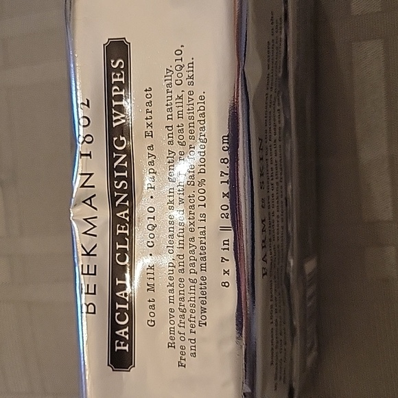 COPY - Beekman 1802 facial cleansing wipes - Picture 2 of 4